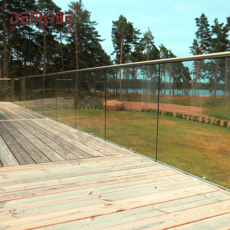 芬兰户外草坪围栏不锈钢拉索栏杆工程