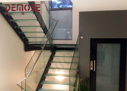 楼梯扶手如何保证安全性?该怎样定制呢?