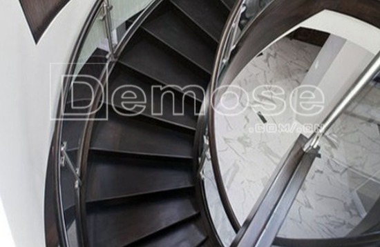 旋转楼梯扶手设计理念与装修风格推荐