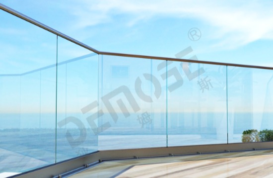 玻璃栏杆铝合金地槽的优点有哪些